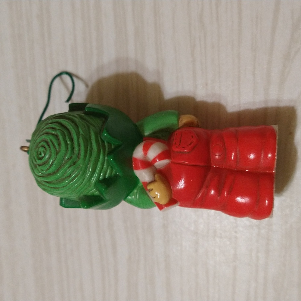 Vintage 1984 Hallmark Keepsake Green Red Kit Christmas Holiday Ornament Elf Boy - Picture 5 of 6